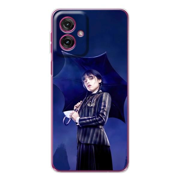 Чехлы Венсдей на Motorola Moto G55 Уэнсдей (AlphaPrint) – Уэнздей с зонтом