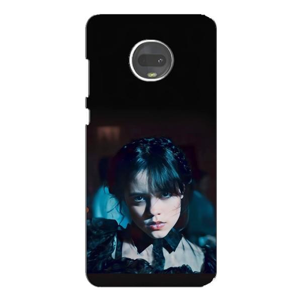 Чехлы Венсдей на Motorola MOTO G7 Plus Уэнсдей (AlphaPrint) – взгляд Уэнздей