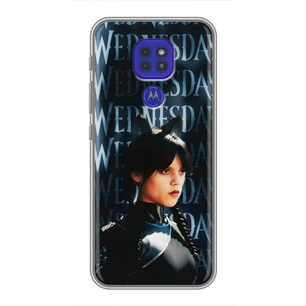 Чехлы Венсдей на Motorola MOTO G9 Play Уэнсдей (AlphaPrint) – Уэнздей кошка