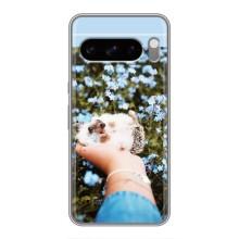 Чехлы с изображением разных животных для Google Pixel 8 Pro (Ежик на руках)