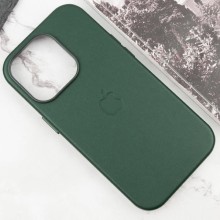 Кожаный чехол Leather Case (AAA) with MagSafe and Animation для Apple iPhone 16 Pro (6.3") – Зеленый