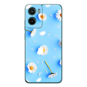 Чехол с Цветами для Motorola Moto G06 (ромашки на голубом)