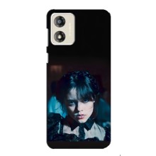 Чехлы Венсдей на Motorola MOTO G13 Уэнсдей (AlphaPrint) (взгляд Уэнздей)