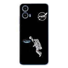 Силиконовый бампер с принтом "Наса" на Motorola Moto G35 (Космонавт баскетболист)