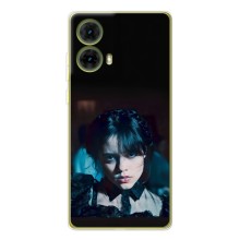 Чехлы Венсдей на Motorola MOTO G85 Уэнсдей (AlphaPrint) (взгляд Уэнздей)