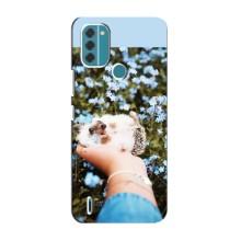 Чехлы с изображением разных животных для Nokia C31 (Ежик на руках)