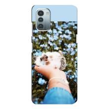 Чехлы с изображением разных животных для Nokia G11 (Ежик на руках)