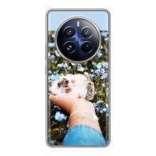 Чехлы с изображением разных животных для Realme 12 Pro (Ежик на руках)