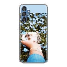 Чохли з зображенням різних тварин на Samsung Galaxy M15 (M156) (Їжачок в руці)