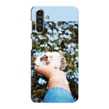 Чехлы с изображением разных животных для Samsung Galaxy M34 (5G) (Ежик на руках)