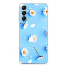 Чехол с Цветами для Samsung Galaxy M36 (ромашки на голубом)