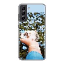 Чехлы с изображением разных животных для Samsung Galaxy S21 FE (Ежик на руках)