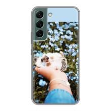 Чехлы с изображением разных животных для Samsung Galaxy S22 (Ежик на руках)