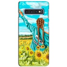 Чехол Стильные девушки на Samsung Galaxy S10e (Девушка на поле)
