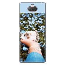 Чехлы с изображением разных животных для Sony Xperia 10 (Ежик на руках)