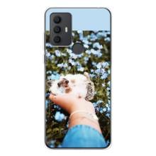 Чехлы с изображением разных животных для TCL 306 (Ежик на руках)