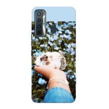 Чехлы с изображением разных животных для TECNO Camon 17 (Ежик на руках)